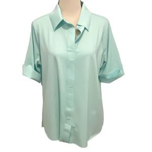 Belyn Key Green Notched Collar Short Sleeve Top